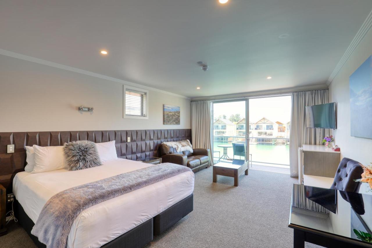 Marsden Lake Resort Central Otago Кромвель Екстер'єр фото A typical hotel room