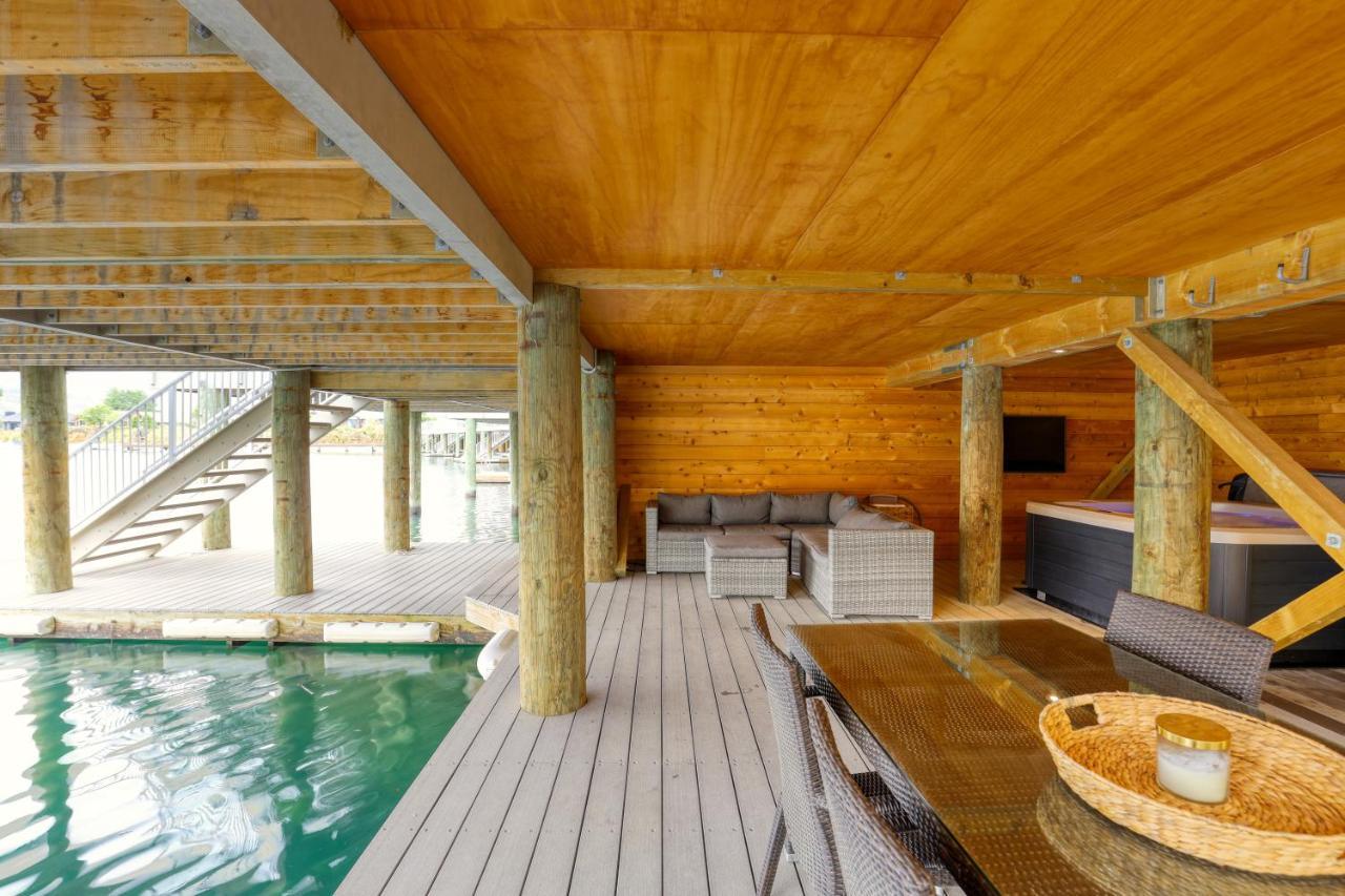Marsden Lake Resort Central Otago Кромвель Екстер'єр фото The interior of the pool house