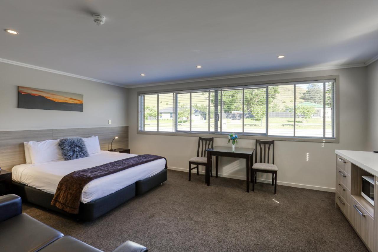Marsden Lake Resort Central Otago Кромвель Екстер'єр фото A typical motel room