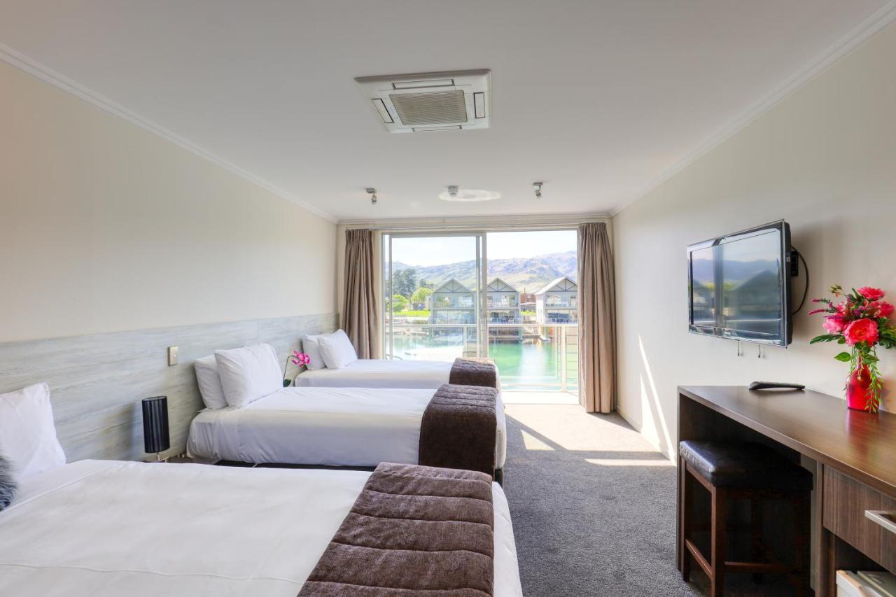 Marsden Lake Resort Central Otago Кромвель Екстер'єр фото A typical hotel room
