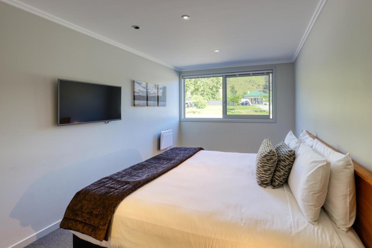 Marsden Lake Resort Central Otago Кромвель Екстер'єр фото A bedroom at the hotel