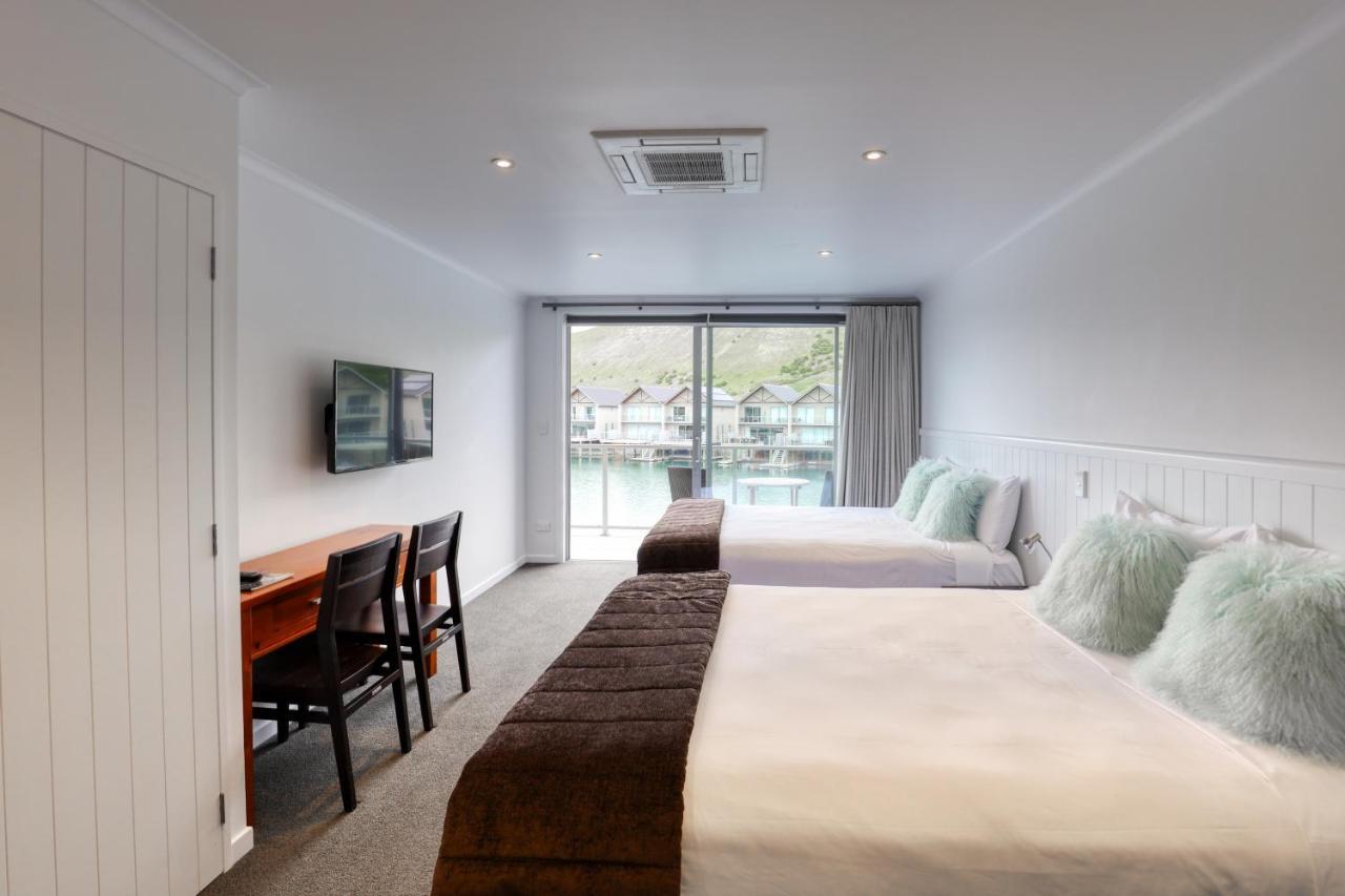 Marsden Lake Resort Central Otago Кромвель Екстер'єр фото A typical room at the Bayview Hotel